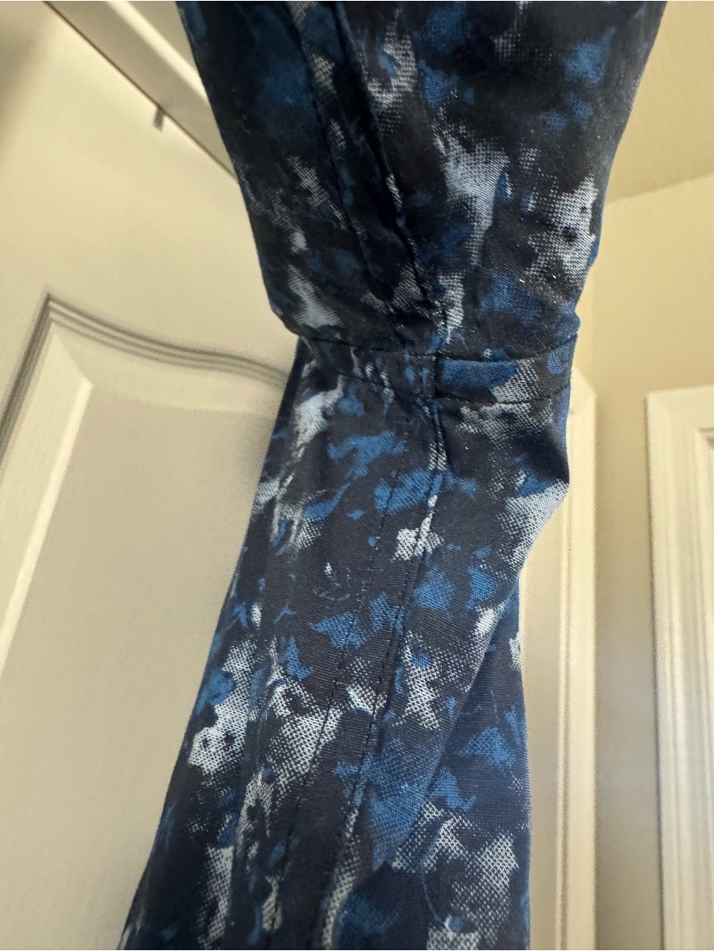 Robert Graham Navy & Blue Abstract Short-Sleeve Button-Up Shirt - Picture 9 of 9